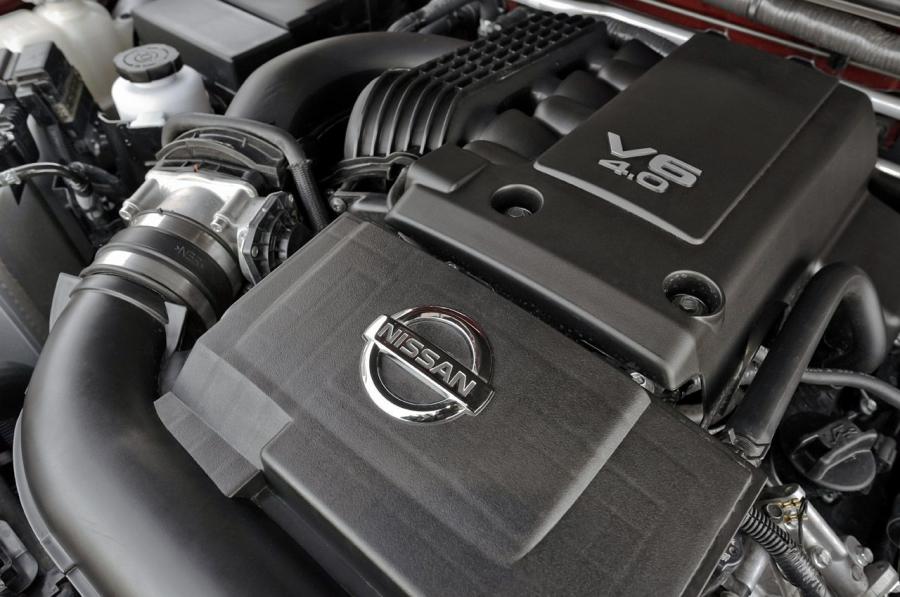  Nissan Frontier Crew Cab 4x4 2012 года  (фото 22 из 30)